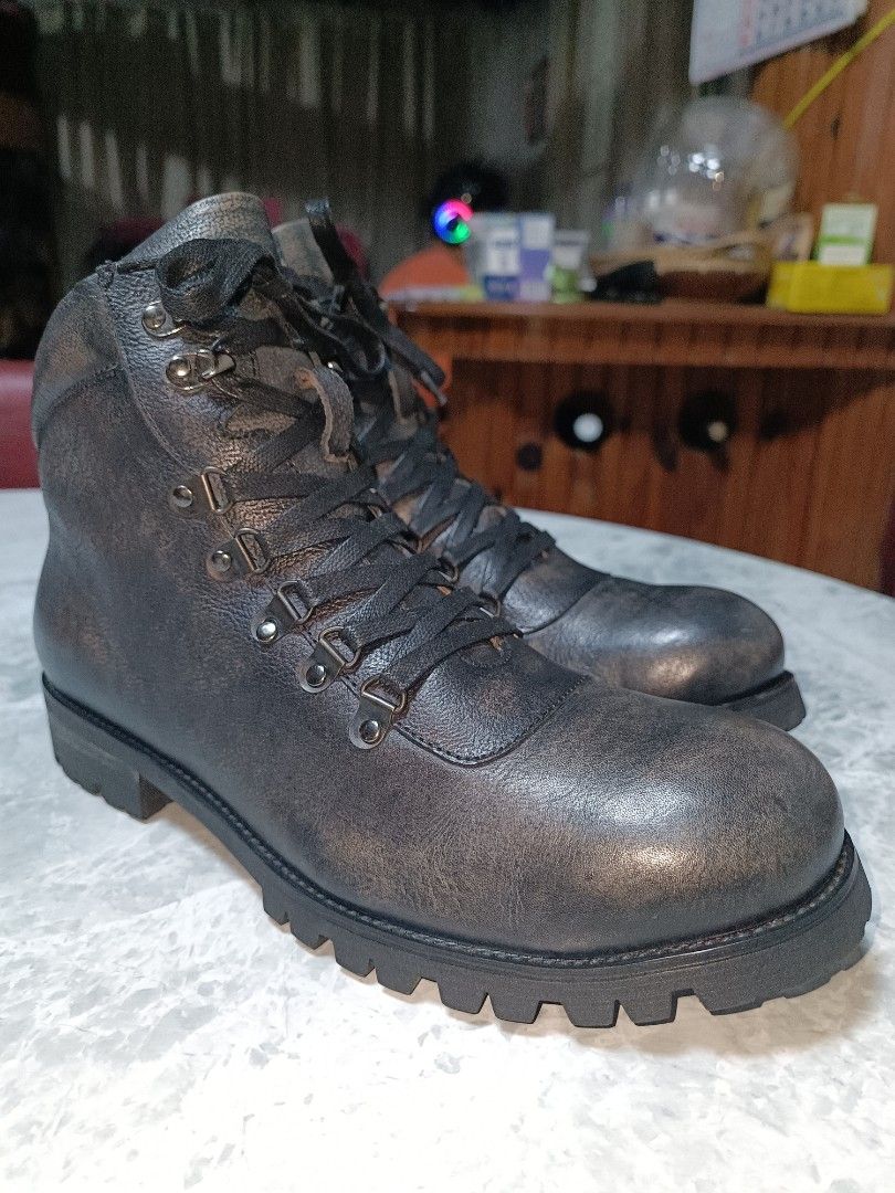 Men's Rugged Alpine Boots Pure Leather (Category: Boots) located in Baguio. Submitted by thesneakerrush_2600 (Listing ID 1470395531, Image 1). Description: Rugged Alpine Hiking Boots Pure Leather size 8.5 men's size 42 euro 26.5cm 2,500php.