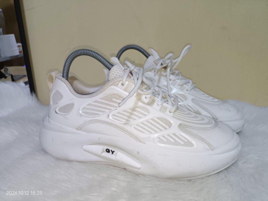 Men's shoes (Category: Sneakers) located in Baguio. Submitted by mariemaeb53657 (Listing ID 1470352995, Image 1). Description: 💐Fashion 🍁Us:8.5 |Eur:42 |cm:27.