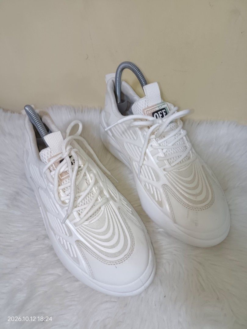Men's shoes (Category: Sneakers) located in Baguio. Submitted by mariemaeb53657 (Listing ID 1470352995, Image 2). Description: 💐Fashion 🍁Us:8.5 |Eur:42 |cm:27.