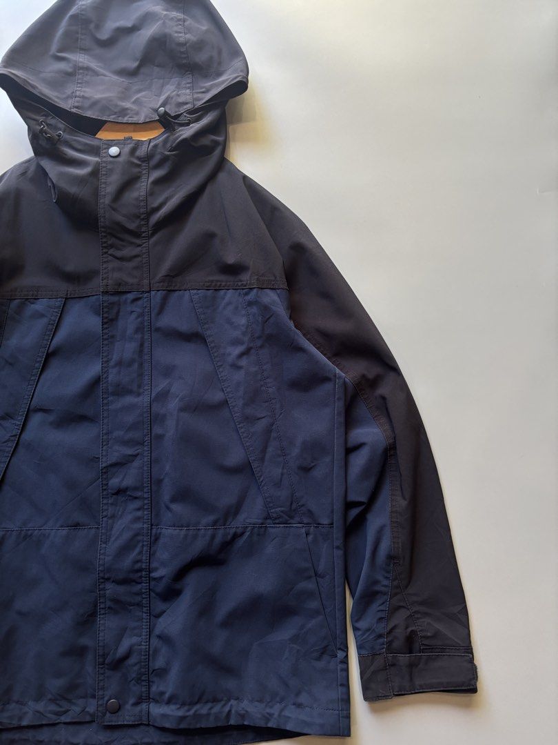Men’s Uniqlo Mountain Parka Jacket (Category: Coats, Jackets and Outerwear) located in Cebu City. Submitted by clylejavan060400 (Listing ID 1470470061, Image 3). Description: Men’s Uniqlo Mountain Parka Jacket ▪️Size M-Large ▪️Width 22 ▪️Length 28.5 ▪️Excellent ▪️No issue.