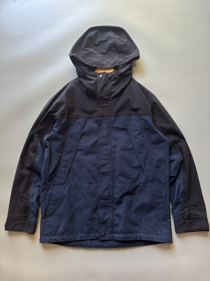 Men’s Uniqlo Mountain Parka Jacket (Category: Coats, Jackets and Outerwear) located in Cebu City. Submitted by clylejavan060400 (Listing ID 1470470061, Image 2). Description: Men’s Uniqlo Mountain Parka Jacket ▪️Size M-Large ▪️Width 22 ▪️Length 28.5 ▪️Excellent ▪️No issue.