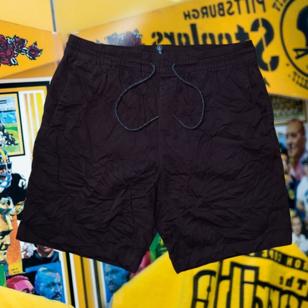 MEN'S VOLCOM WALK ELASTICATED WAIST SHORT CHOCO BROWN🔥🥶 (Category: Activewear) located in Puerto Princesa. Submitted by ryanchristian25 (Listing ID 1470532223, Image 2). Description: MEN'S VOLCOM WALK ELASTICATED WAIST SHORT CHOCO BROWN🔥🥶 📌 SIZE-XL 📌 WAIST-34X36 📌 LENGTH-19 📌 LEG HOLE-12 📌 COLORATE-10/10 📌 TINY SMALL WHITE LINE 📌 NOT VISIBLE 📌 ASNEW CONDITION ₱ 980 SHIPPED LOCATION PUERTO PRINCESA CITY PALAWAN.