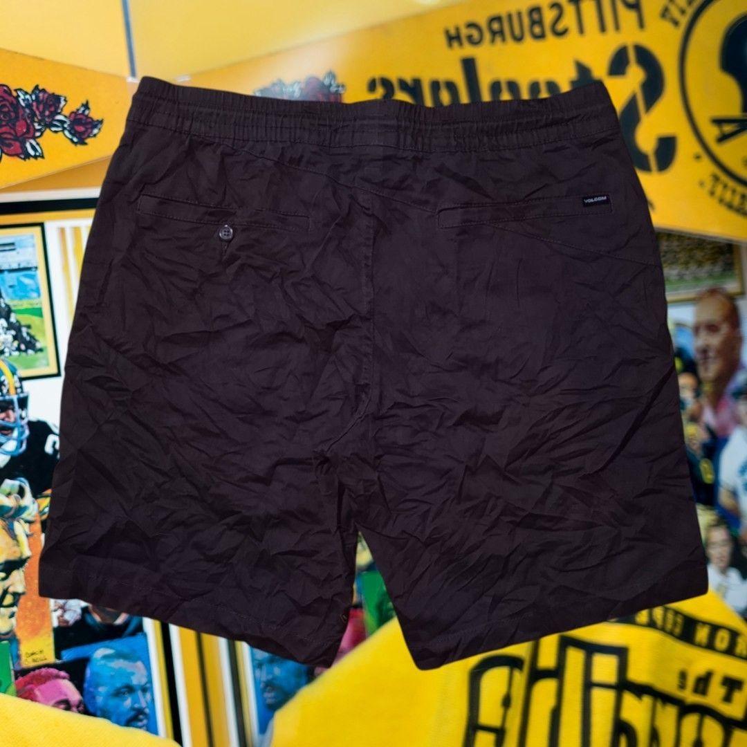 MEN'S VOLCOM WALK ELASTICATED WAIST SHORT CHOCO BROWN🔥🥶 (Category: Activewear) located in Puerto Princesa. Submitted by ryanchristian25 (Listing ID 1470532223, Image 3). Description: MEN'S VOLCOM WALK ELASTICATED WAIST SHORT CHOCO BROWN🔥🥶 📌 SIZE-XL 📌 WAIST-34X36 📌 LENGTH-19 📌 LEG HOLE-12 📌 COLORATE-10/10 📌 TINY SMALL WHITE LINE 📌 NOT VISIBLE 📌 ASNEW CONDITION ₱ 980 SHIPPED LOCATION PUERTO PRINCESA CITY PALAWAN.