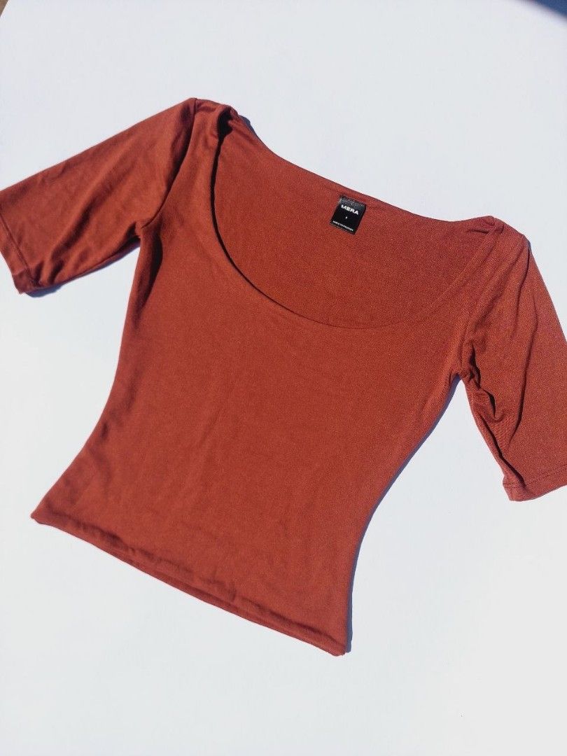 Mera fitted top (Category: Blouses) located in Echague. Submitted by ribbitpicks (Listing ID 1470413052, Image 2). Description: bust 28 to 32 length 17.5.