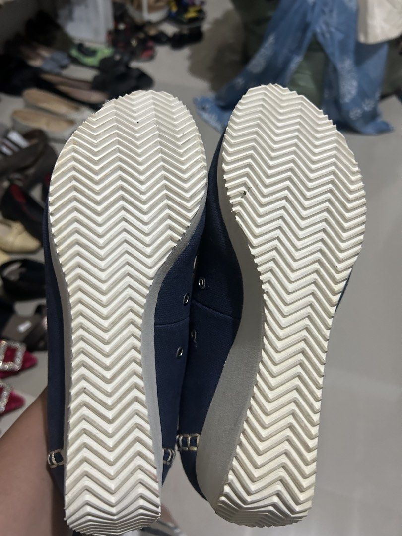 Michael Klein penny loafer (Category: Loafers) located in Cavite. Submitted by cecitrifthshop (Listing ID 1470465852, Image 2). Description: pair of navy blue and white canvas penny loafers or moccasin-style slip-on shoe by Michael klein paris size 24.5 in good condition.