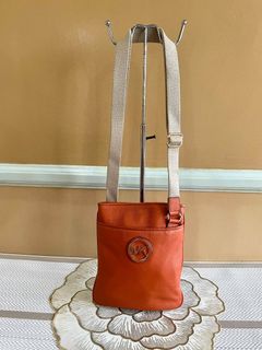 (Category: ) located in . Submitted by bellafashion08 (Listing ID 1470359508, Image 1). Description: .