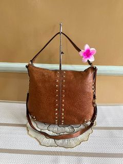 (Category: ) located in . Submitted by bellafashion08 (Listing ID 1470361556, Image 1). Description: .