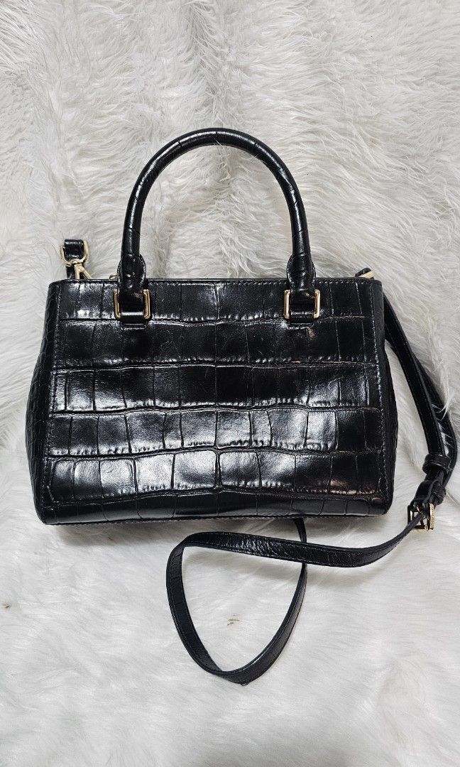 MICHAEL KORS KELLEN XS SATCHEL (Category: Shoulder Bags) located in Bulacan. Submitted by misyeljane (Listing ID 1470429224, Image 2). Description: PRELOVED MK KELLEN XS SATCHEL EMBOSSED CROCODILE LEATHER 2 WAY BAG STRUCTURED SATCHEL ADJUSTABLE BSLT STRAP MINIMAL SIGNS OF USE PM FOR MORE INFO.