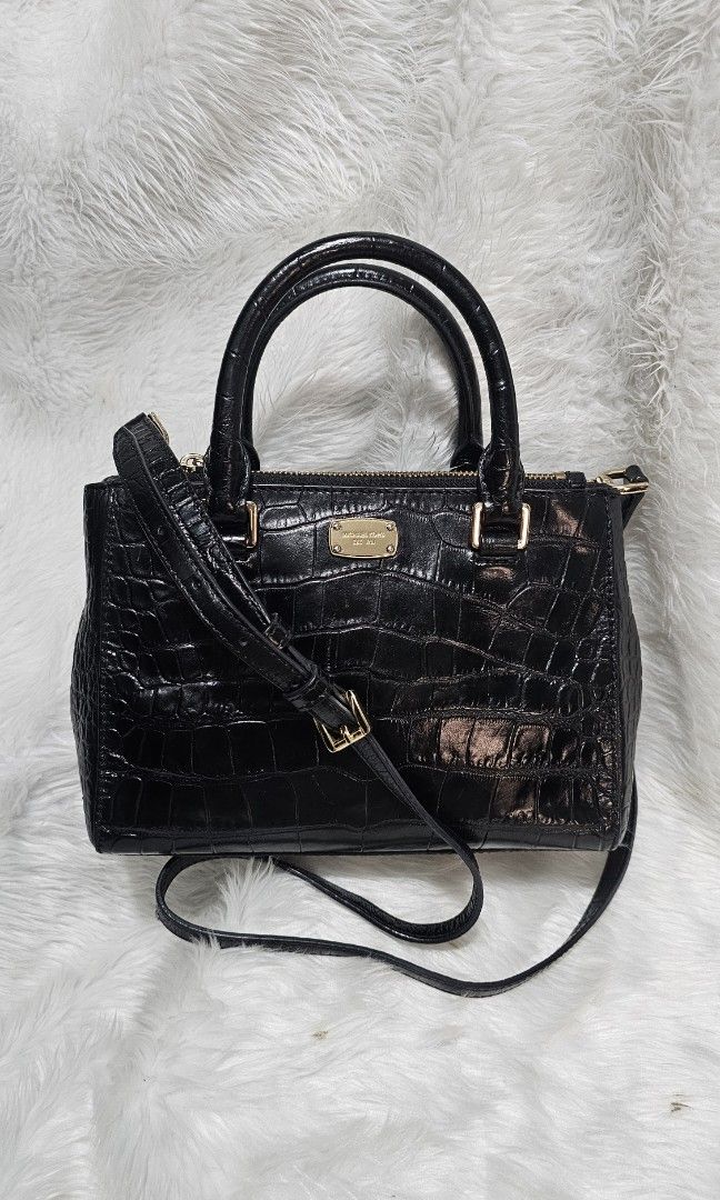MICHAEL KORS KELLEN XS SATCHEL (Category: Shoulder Bags) located in Bulacan. Submitted by misyeljane (Listing ID 1470429224, Image 1). Description: PRELOVED MK KELLEN XS SATCHEL EMBOSSED CROCODILE LEATHER 2 WAY BAG STRUCTURED SATCHEL ADJUSTABLE BSLT STRAP MINIMAL SIGNS OF USE PM FOR MORE INFO.