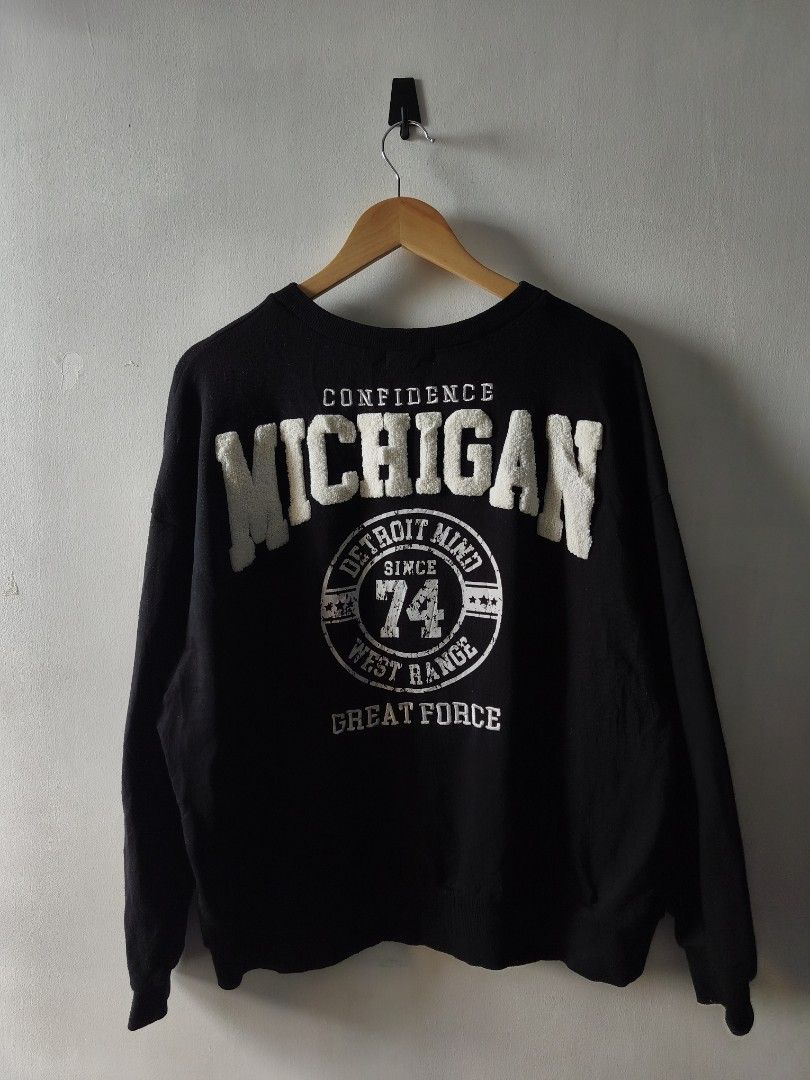 MICHIGAN sweatshirt (Category: Coats, Jackets and Outerwear) located in Manila. Submitted by gelog2 (Listing ID 1470480505, Image 2). Description: - Color: Rich black with no fading - Size: Large (Length: 26", Width: 24") - Design: Small Michigan chest print with large white textured back graphics including 'CONFIDENCE', 'DETROIT MIND', 'SINCE 74', 'WEST RANGE', and 'GREAT FORCE' - Condition: Clean, excellent pre-loved condition.