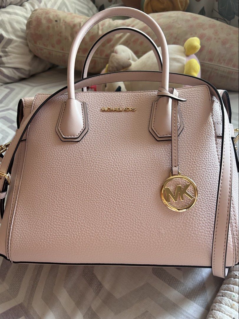 Mikhael Kors Mercer Satchel (Category: Cross-body Bags) located in Pateros City. Submitted by diazmine (Listing ID 1470411004, Image 1). Description: .