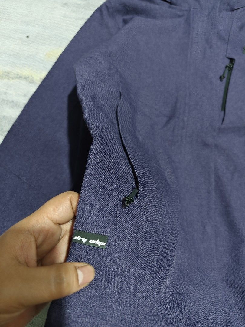 Millet outdoor shell jacket (Category: Coats, Jackets and Outerwear) located in Dagupan City. Submitted by gandita.28 (Listing ID 1470452433, Image 3). Description: MILLET OUTDOOR JACKET DRY EDGE WATER PROOF 💯 WINDPROOF Good for hiking , alpine sports activity and rainy conditions small on tag Length - 26 width - 18 worth to buy . excellent condition 💯.
