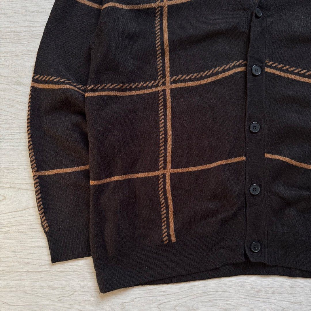 Mind Bridge Check Cardigan (Category: Coats, Jackets and Outerwear) located in Zamboanga. Submitted by rustic.rev (Listing ID 1470470696, Image 3). Description: Mind Bridge Check Cardigan In excellent condition Tagged: 110 Actual Measurements: Pit to pit: 25” Length: 28.5” Shoulders: 22” Sleeves length: 25” .