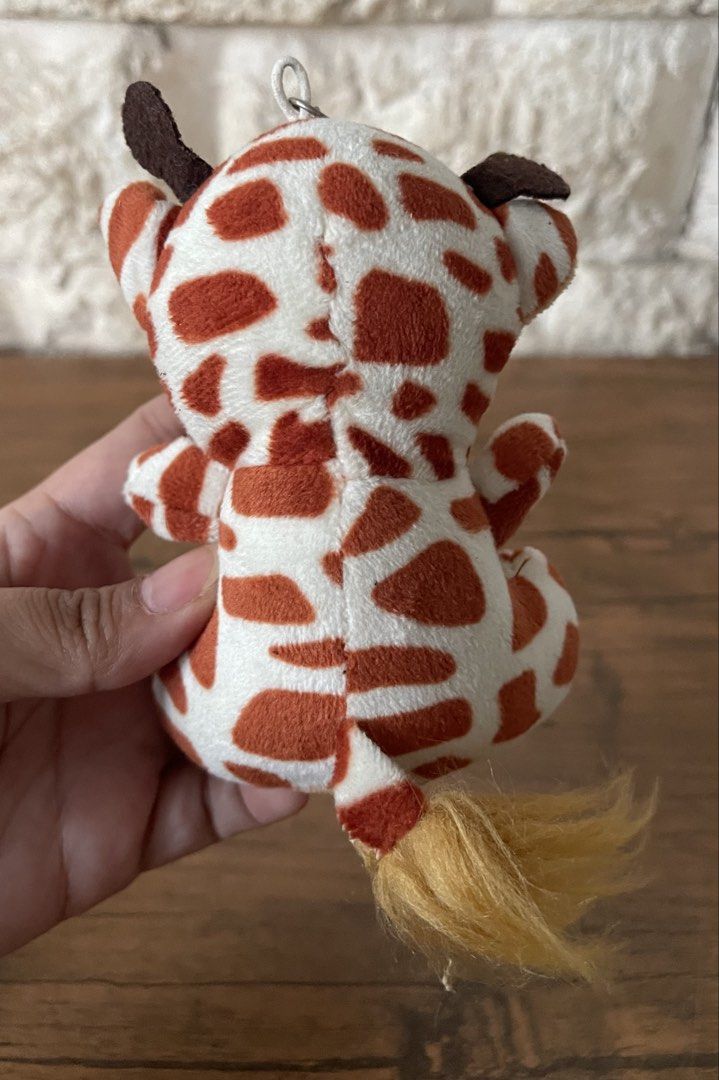 mini giraffe keychain (Category: Plushies & Soft Toys) located in San Fernando. Submitted by japansurpluselyu (Listing ID 1470493173, Image 2). Description: .