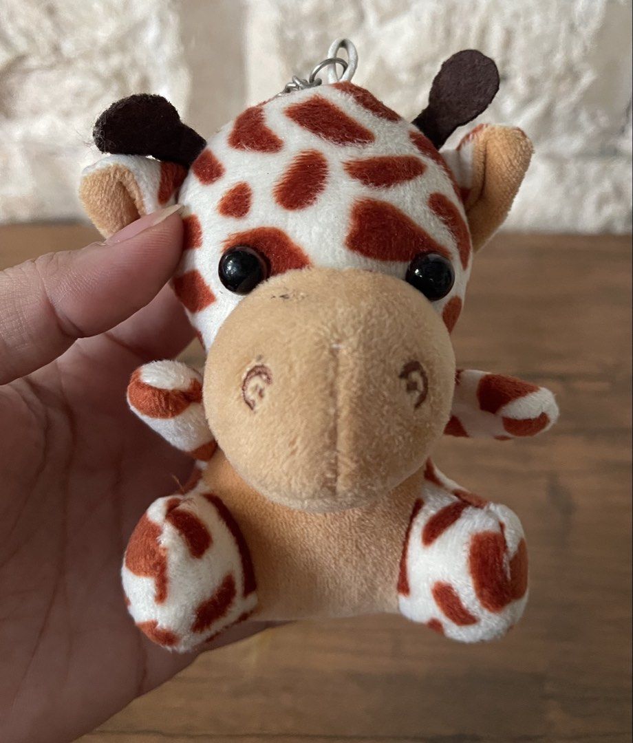 mini giraffe keychain (Category: Plushies & Soft Toys) located in San Fernando. Submitted by japansurpluselyu (Listing ID 1470493173, Image 1). Description: .