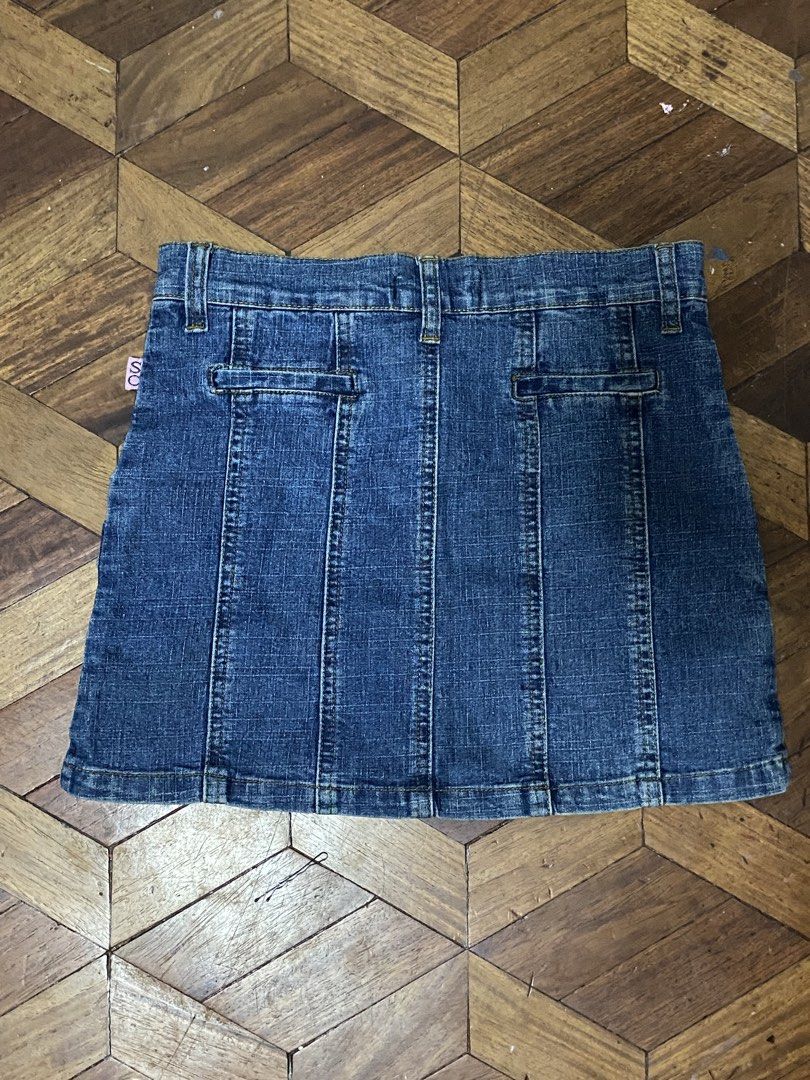 Mini Skirt Denim (Category: Skirts) located in Pasig City. Submitted by minnie.12 (Listing ID 1470537997, Image 3). Description: Waist size: 24 📍Pasig City 🚛 jnt/lalamove item+sf MOP: Gcash .