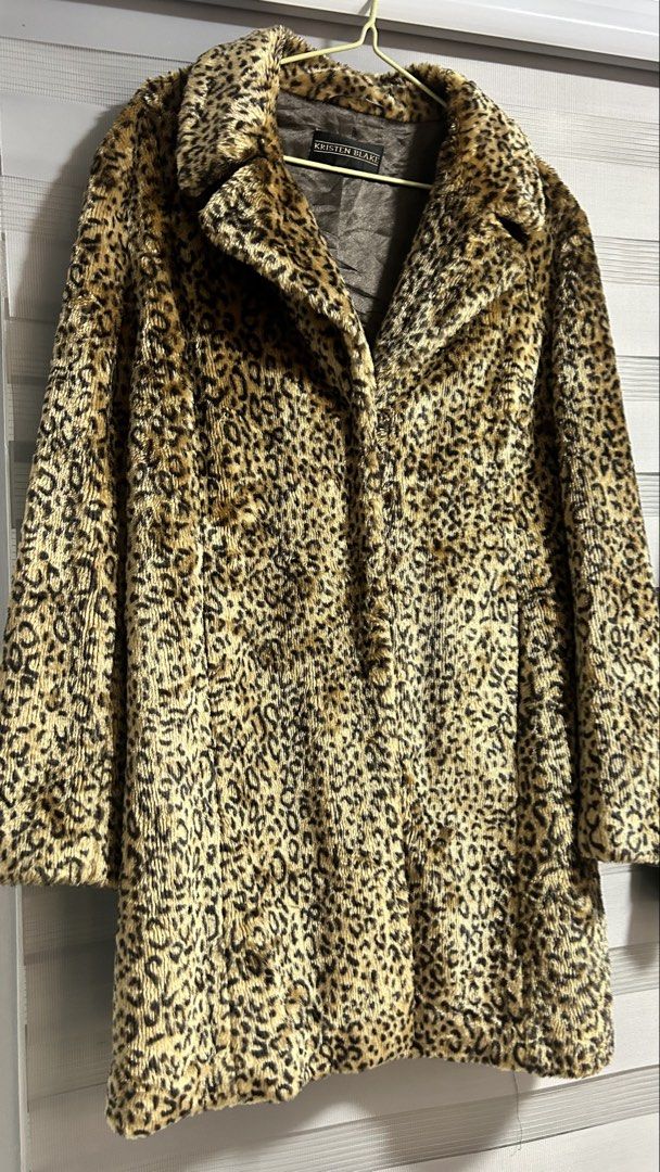 fur leopard long coat (Category: Coats, Jackets and Outerwear) located in Cavite. Submitted by mr.gb4h (Listing ID 1470519372, Image 2). Description: vintage fur leopard long coat.