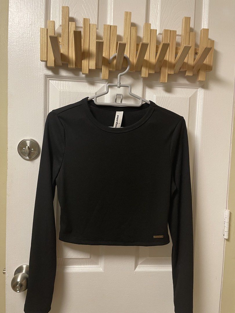 Missguided Top (Category: Longsleeves) located in Manila. Submitted by abbie0309296694 (Listing ID 1470448105, Image 2). Description: .