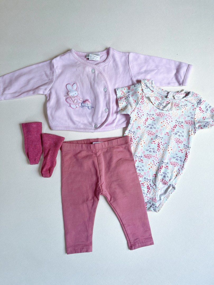 Mixed 🇬🇧 brands 3-6 m (Category: Babies & Kids Fashion) located in Bayombong. Submitted by whimsystuff (Listing ID 1470416638, Image 2). Description: Mixed 🇬🇧 brands NEXT 🇬🇧socks, H&M onesie, So Cute 🇬🇧 leggings, Vitamins cardigan 3-6 m Good as new set, onesie is Bnew P 450.