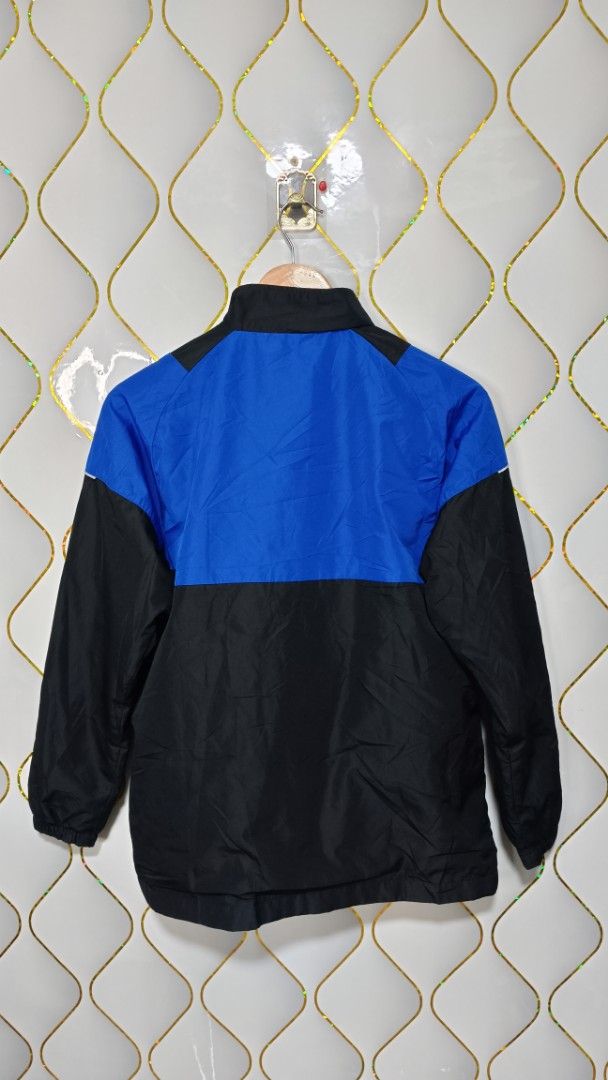 Mizuno windbreaker (Category: Coats, Jackets and Outerwear) located in Manila. Submitted by zariyah.1986 (Listing ID 1470484357, Image 3). Description: Mizuno windbreaker size on tag 160 dimes 20x26 as new condition no issue .