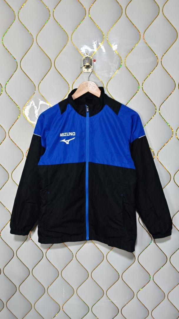 Mizuno windbreaker (Category: Coats, Jackets and Outerwear) located in Manila. Submitted by zariyah.1986 (Listing ID 1470484357, Image 1). Description: Mizuno windbreaker size on tag 160 dimes 20x26 as new condition no issue .