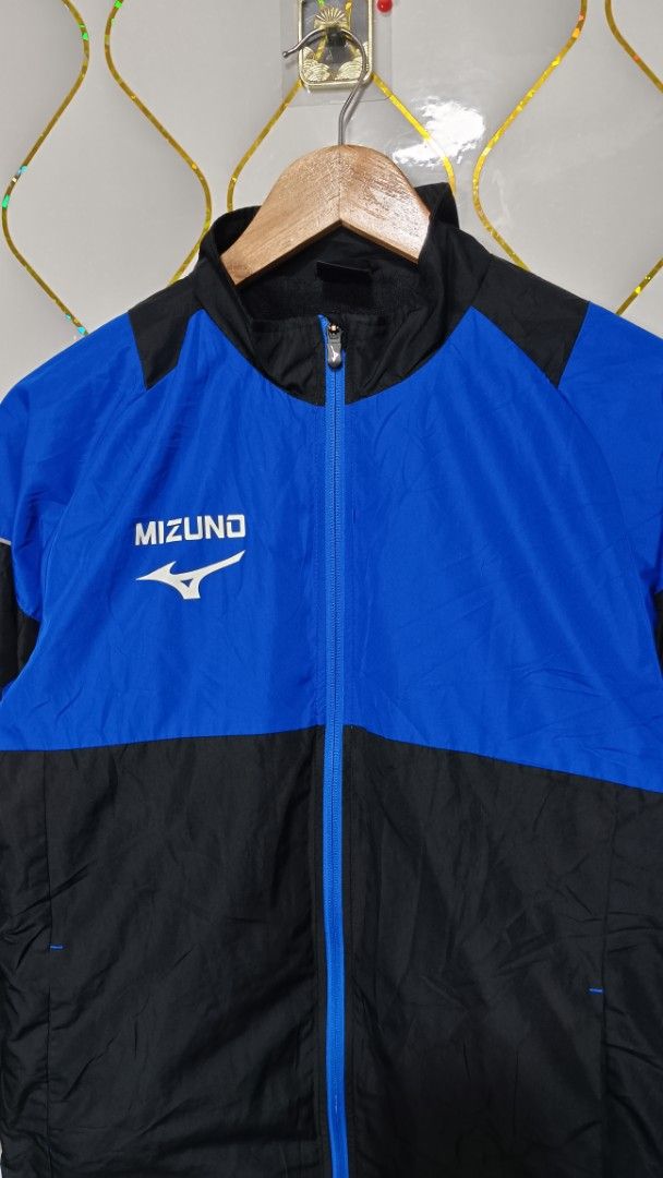 Mizuno windbreaker (Category: Coats, Jackets and Outerwear) located in Manila. Submitted by zariyah.1986 (Listing ID 1470484357, Image 2). Description: Mizuno windbreaker size on tag 160 dimes 20x26 as new condition no issue .