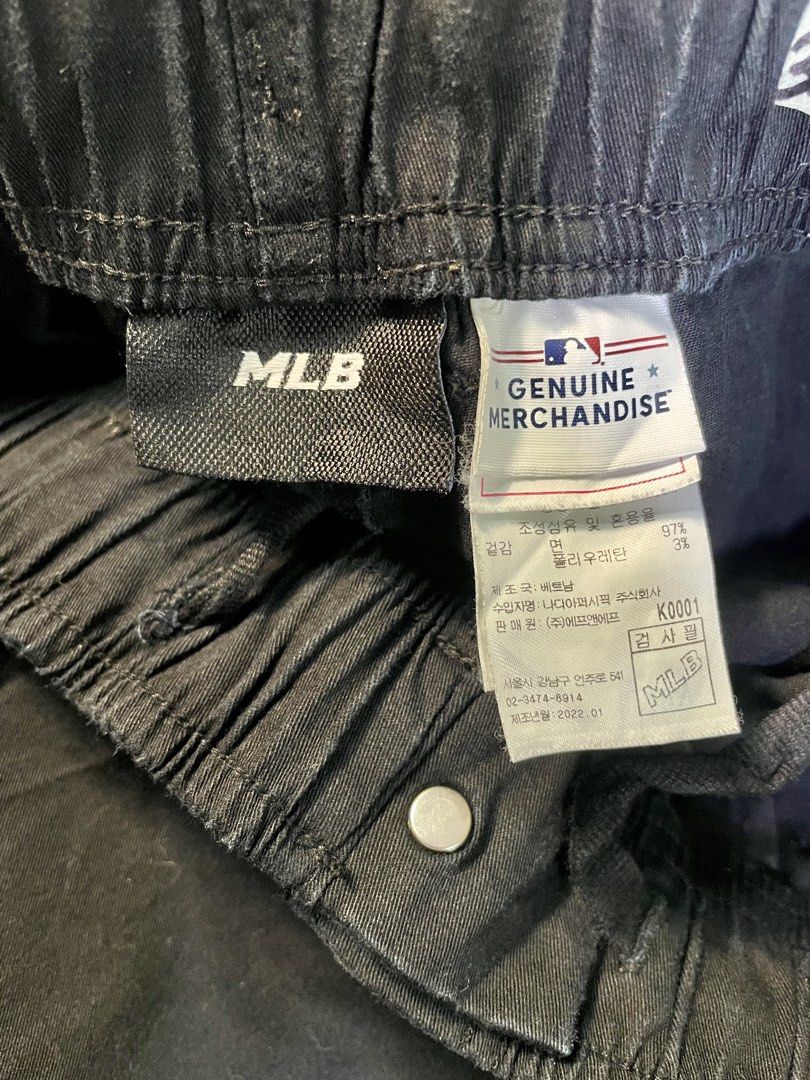 MLB (Category: Shorts) located in Davao. Submitted by the_rare_hustla (Listing ID 1470484671, Image 3). Description: MLB Issue None Need Wash Only Color rate 10/10 Width - 32-36 Length - 19 Size XL on tag Dm If Interested!.