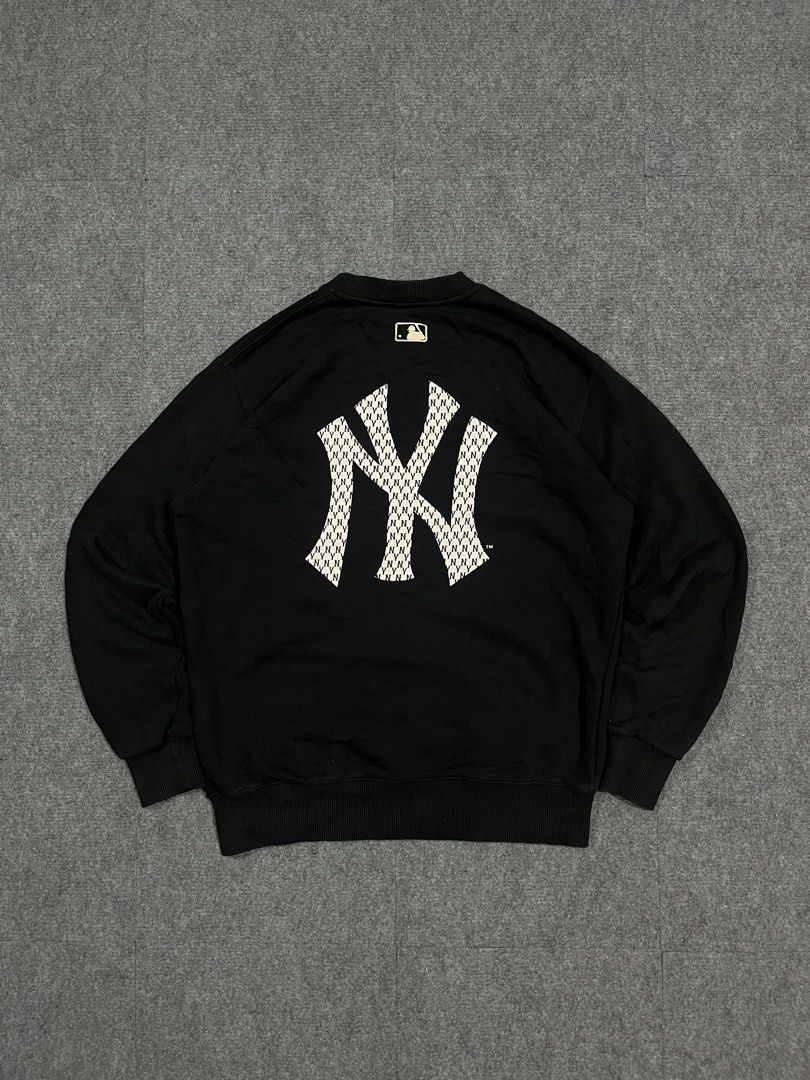 MLB New York Yankees (Category: Coats, Jackets and Outerwear) located in Manila. Submitted by maasnathan97346 (Listing ID 1470356658, Image 3). Description: Mlb New york yankees sweater Size Medium Width 21.5 Length 26 Boxy fit Excellent Condition Location Laguna Jnt Ship Plus Sf.