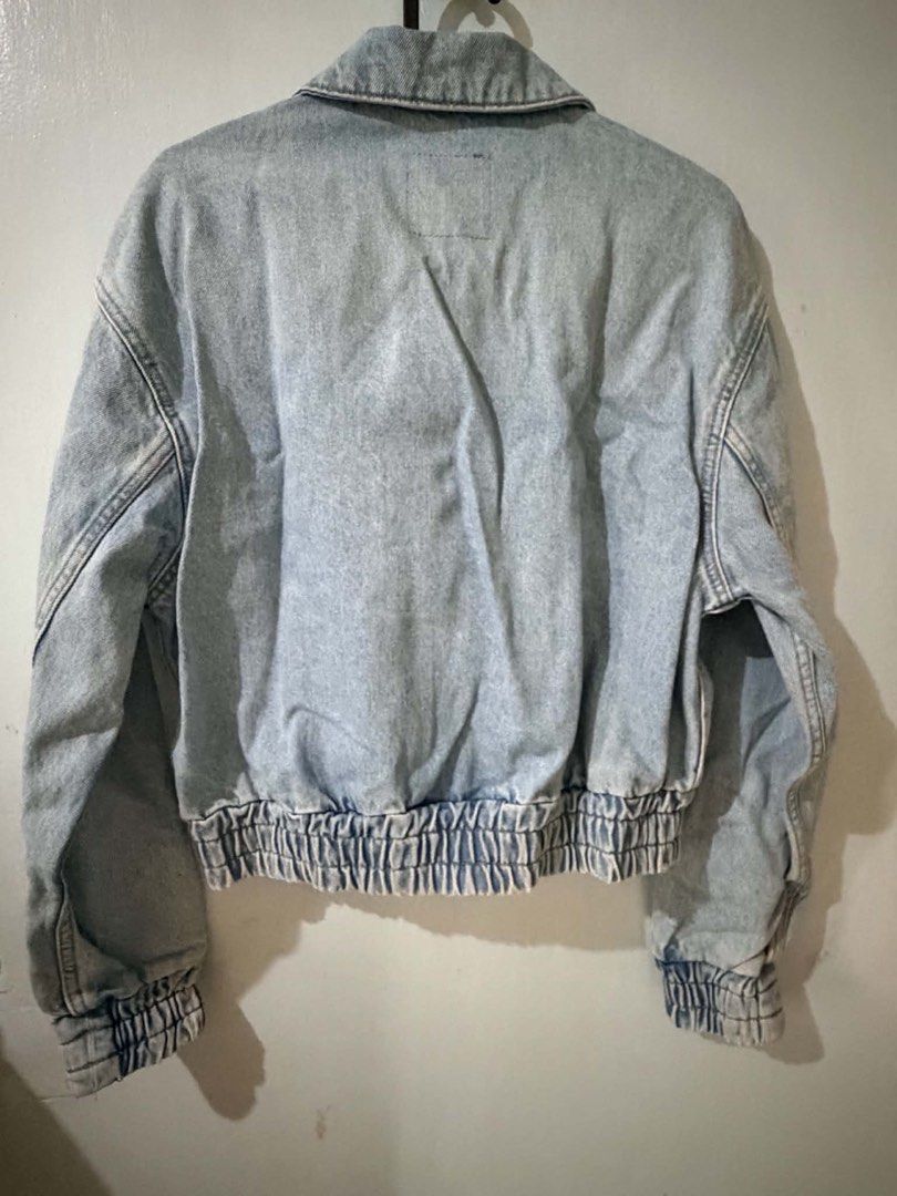 Mango Light Wash Denim Zip Jacket (Category: Coats, Jackets and Outerwear) located in Quezon City. Submitted by bela_goodfinds (Listing ID 1470413869, Image 3). Description: - Brand/Model: MNG cropped denim jacket - Color/Wash: Light wash blue with a great vintage-style finish - Size: XS (Made in Pakistan) - Closure & Details: Full front zipper with collar - Fit: Elasticized waistband and cuffs for a gathered look - Pockets: Two front slash pocke