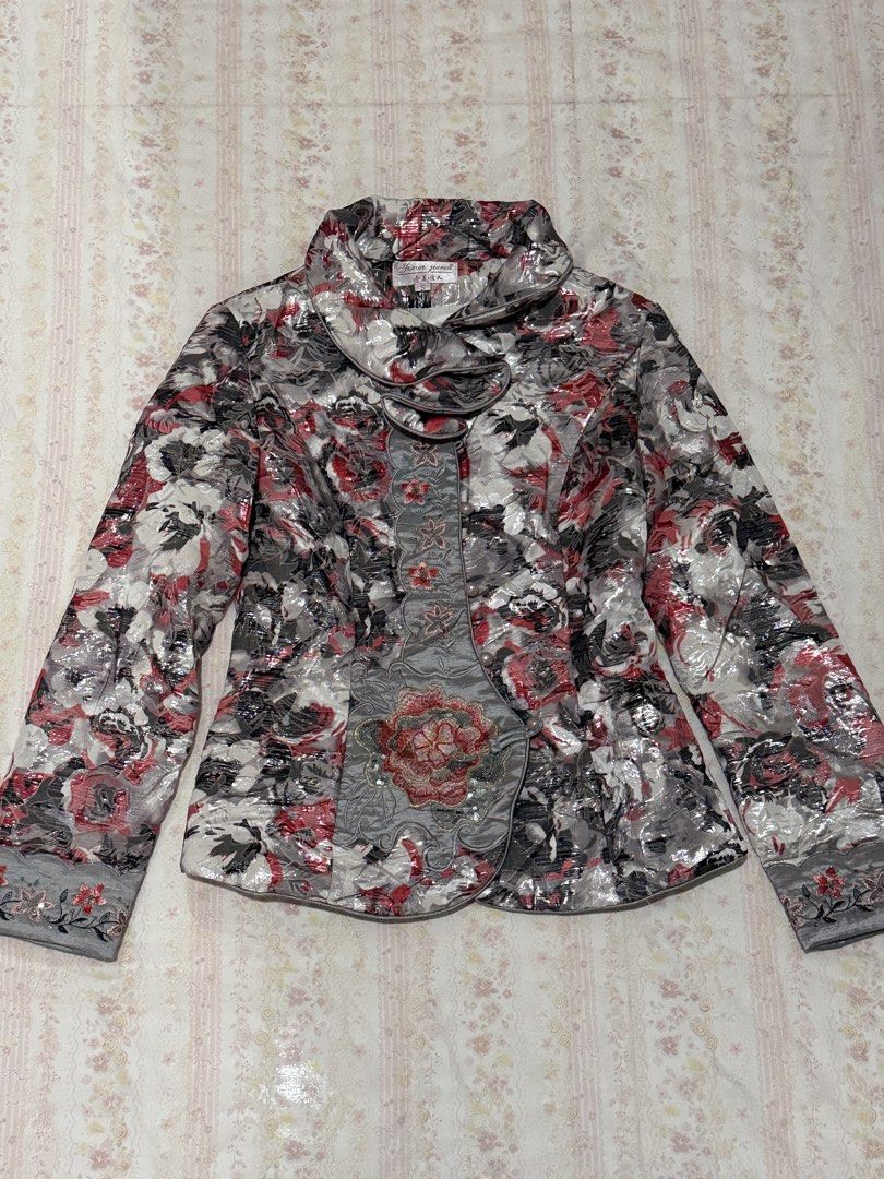 modern floral tang jacket (Category: Coats, Jackets and Outerwear) located in San Pedro. Submitted by swiit_fruutz (Listing ID 1470382665, Image 2). Description: 𑣲𝄞 size: XS-S 𑣲𝄞 flaw/s: one button missing mine: 300 steal: 400 lock: 500 ᯓ‎𝄞 REMINDER All clothes are preloved. By proceeding with your purchase, you acknowledge and agree to this condition and confirm that you have read the rules..