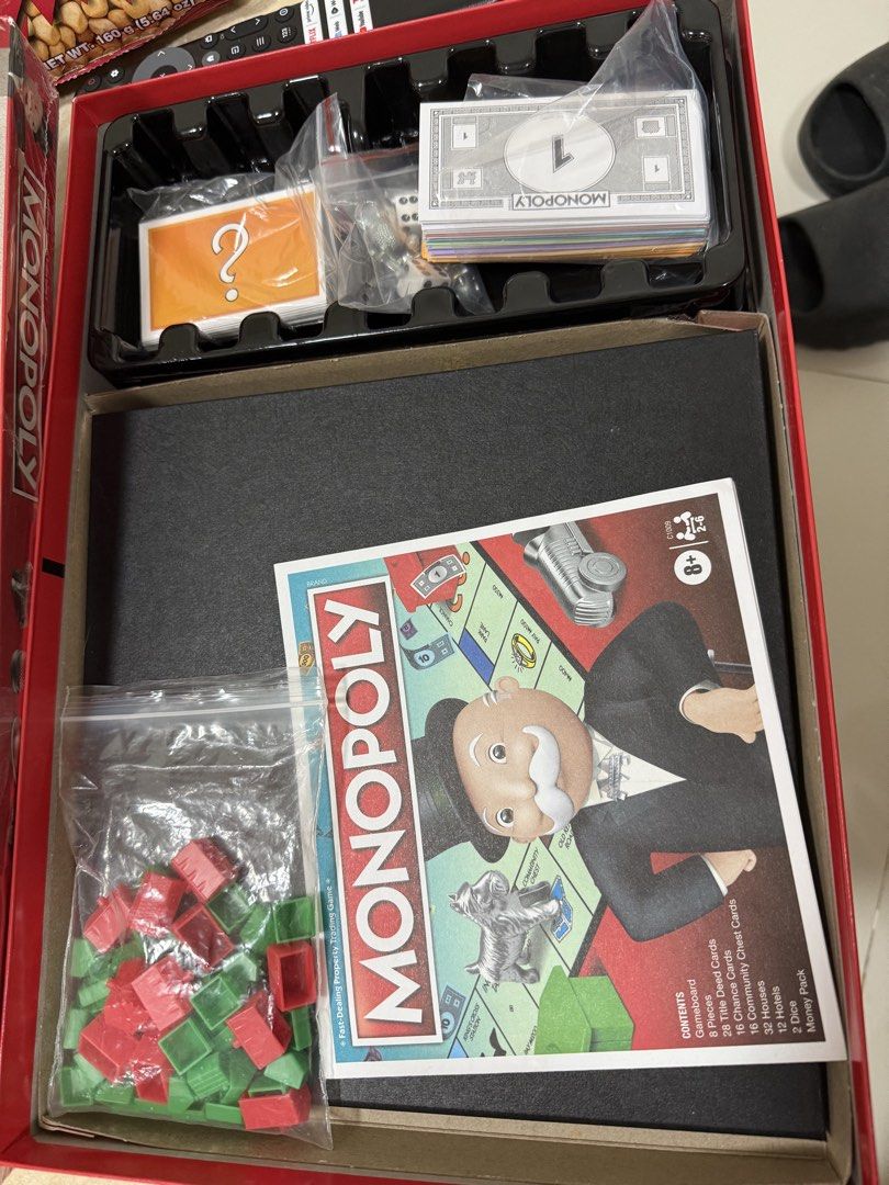 Monopoly Classic Board Game (Category: Board Games & Puzzles) located in Manila. Submitted by bea1408 (Listing ID 1470350959, Image 2). Description: Like new - used once or twice - no damage, no issue - bought for 1k .