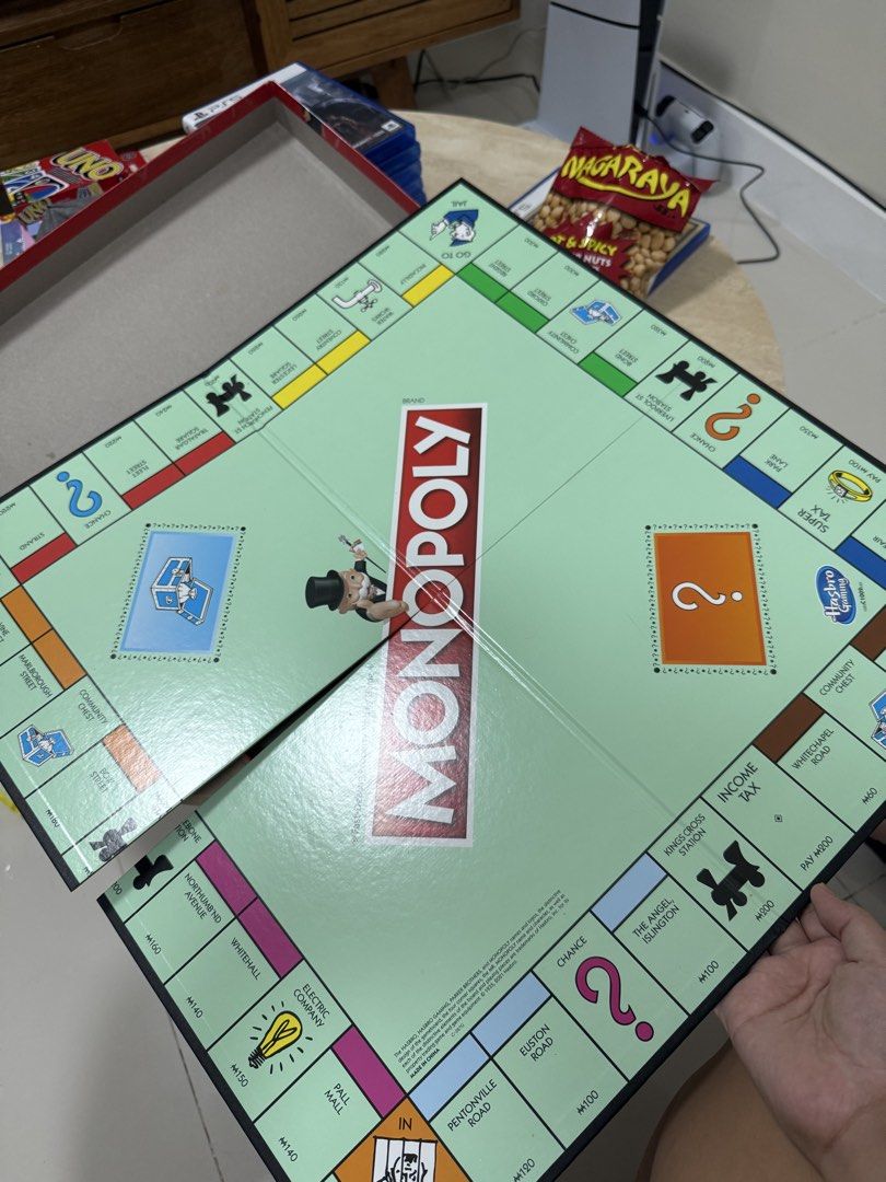 Monopoly Classic Board Game (Category: Board Games & Puzzles) located in Manila. Submitted by bea1408 (Listing ID 1470350959, Image 3). Description: Like new - used once or twice - no damage, no issue - bought for 1k .