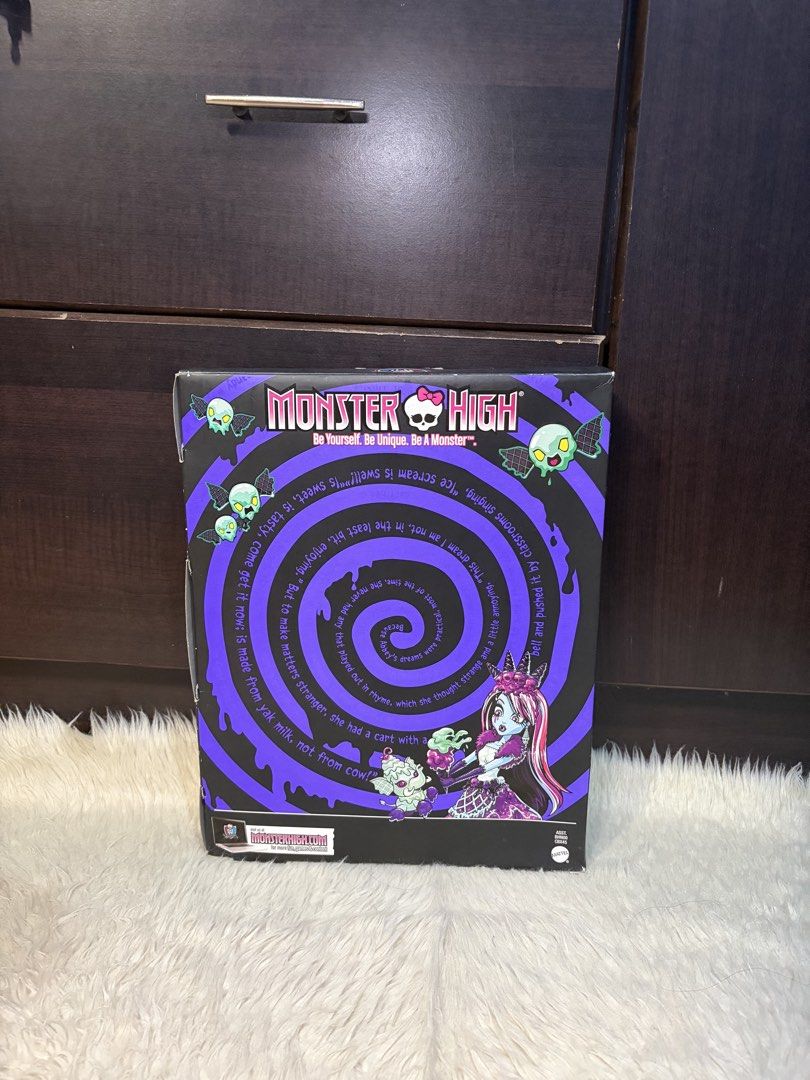 Monster High - Sweet Screams Abbey Bominable (Category: Designer & Blind Box Toys) located in San Juan City. Submitted by prelovedturtle (Listing ID 1470469433, Image 2). Description: Complete, accessories are at the bottom of the box! Feel free to message for more photos :).