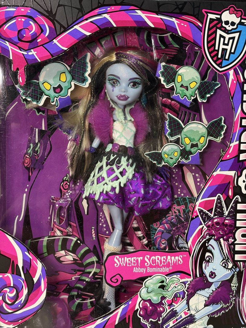 Monster High - Sweet Screams Abbey Bominable (Category: Designer & Blind Box Toys) located in San Juan City. Submitted by prelovedturtle (Listing ID 1470469433, Image 3). Description: Complete, accessories are at the bottom of the box! Feel free to message for more photos :).
