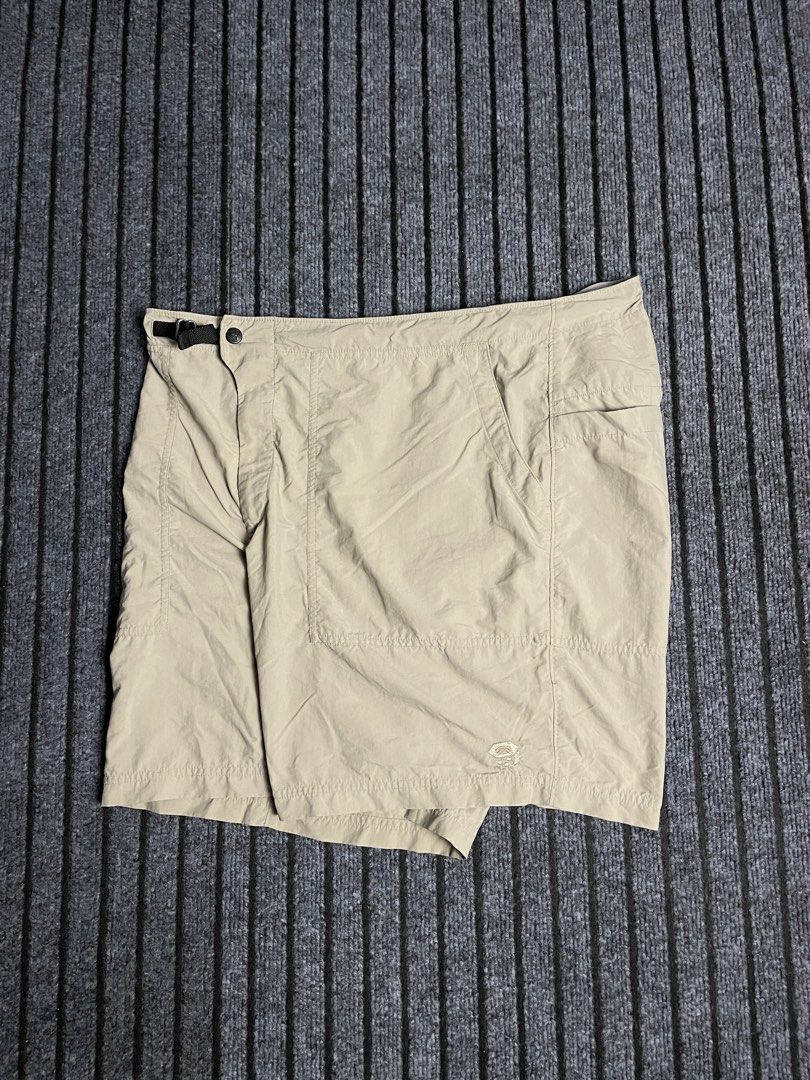 Mountain Hardware - Belted Cargo Lightweight Short (Category: Shorts) located in Puerto Princesa. Submitted by palawan.swagdealer (Listing ID 1470375892, Image 1). Description: All details are provided Kindly check each photo Item has no major flaws In good-very good condition.