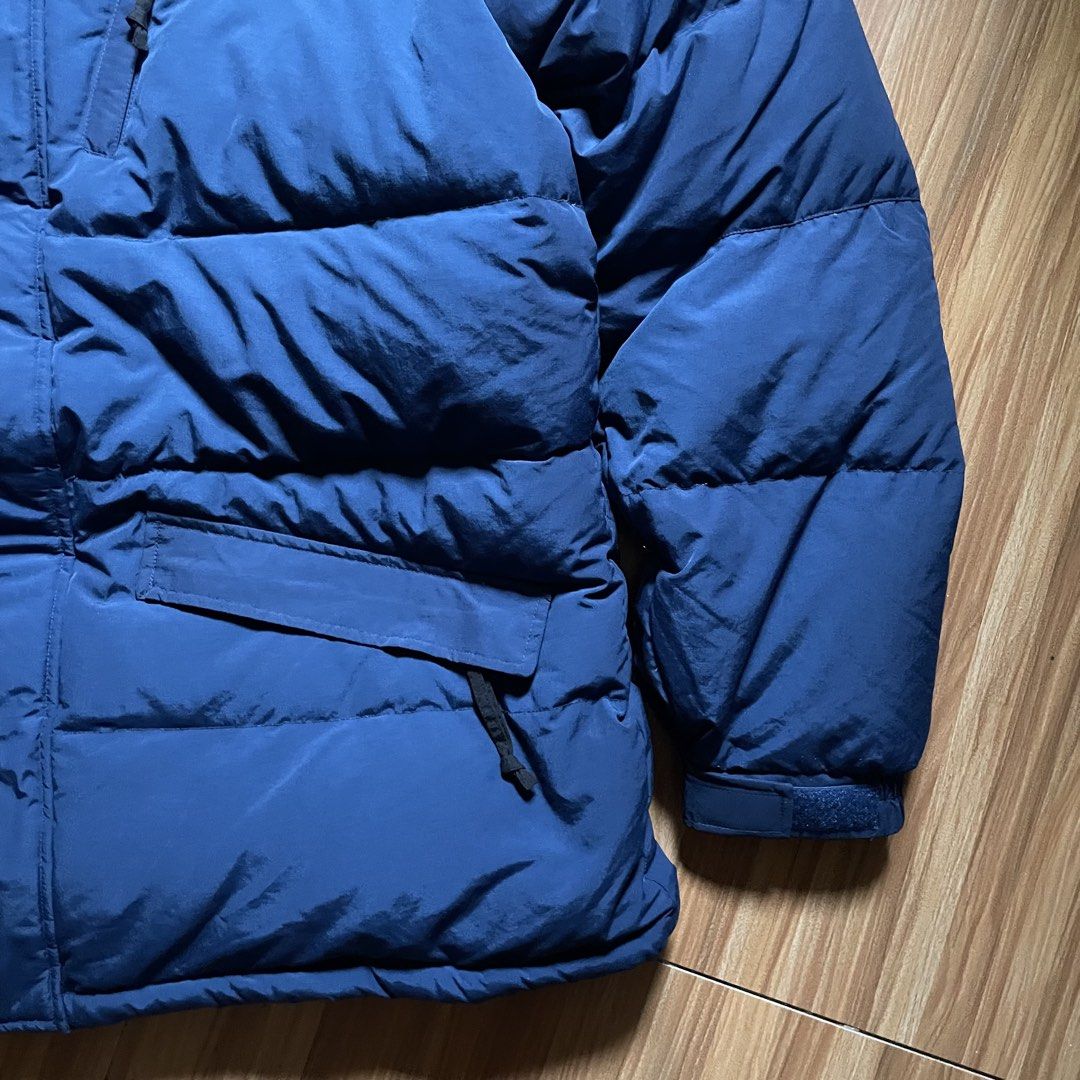 Mountain Hardwear Goose Down Puffet Jacket (Category: Coats, Jackets and Outerwear) located in General Mariano Alvarez. Submitted by 4117_thriftnthrive (Listing ID 1470351456, Image 3). Description: In excellent condition Missing hood only, no other flaws Size: XL Measurements Width: 27” Length: 30” .
