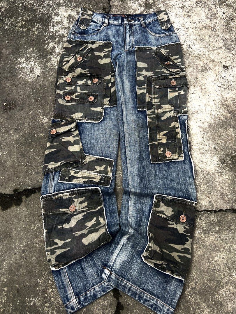 Multi pocket camouflage Jeans (Category: Jeans) located in Manila. Submitted by jamesgrefi35527 (Listing ID 1470488486, Image 1). Description: Dm.