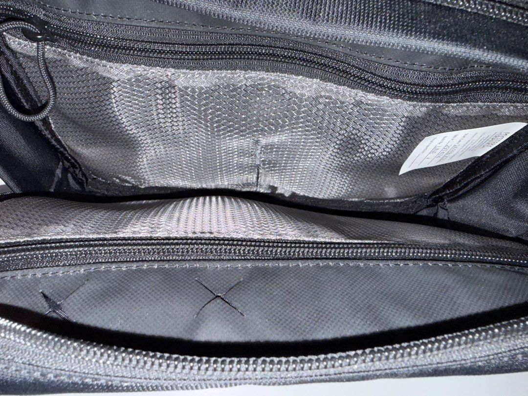 Mystery Ranch Mission Control Large Tech Organizer – Black (Category: Backpacks) located in Quezon City. Submitted by truefire-4548 (Listing ID 1470426012, Image 3). Description: Mystery Ranch Mission Control Large 4L – Black Condition: 9/10 – Very good condition Authentic Mystery Ranch Mission Control Large electronics organizer in black. Designed to keep chargers, cables, power banks, and other electronic accessories organized and protected whi