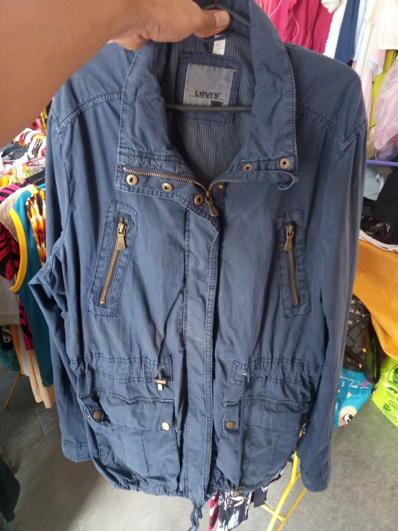 Navy blue Levi's women's (Category: Others Tops) located in Ajuy. Submitted by keenstone_527dd8 (Listing ID 1470467010, Image 1). Description: .