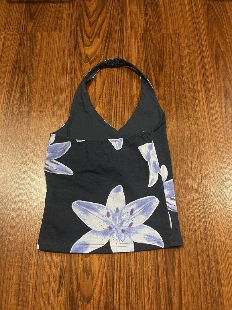 navy blue lily halter top (Category: Sleeveless) located in Quezon City. Submitted by ichigohuh (Listing ID 1470463290, Image 2). Description: - never been used! - thrifted in the us.