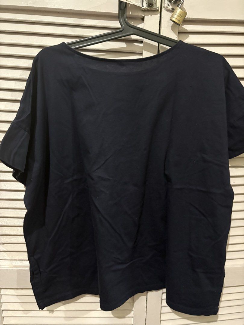 Navy blue short sleeve top size S (Category: Blouses) located in Makati City. Submitted by goodfindsonly (Listing ID 1470445412, Image 3). Description: - Color: Dark navy blue - Size: S (Made in Vietnam) but runs big - Fit: Relaxed fit with short sleeves and scoop neckline - Material: Comfortable basic tee - Style: Versatile solid color, perfect to match with jeans or skirts for casual daily wear.