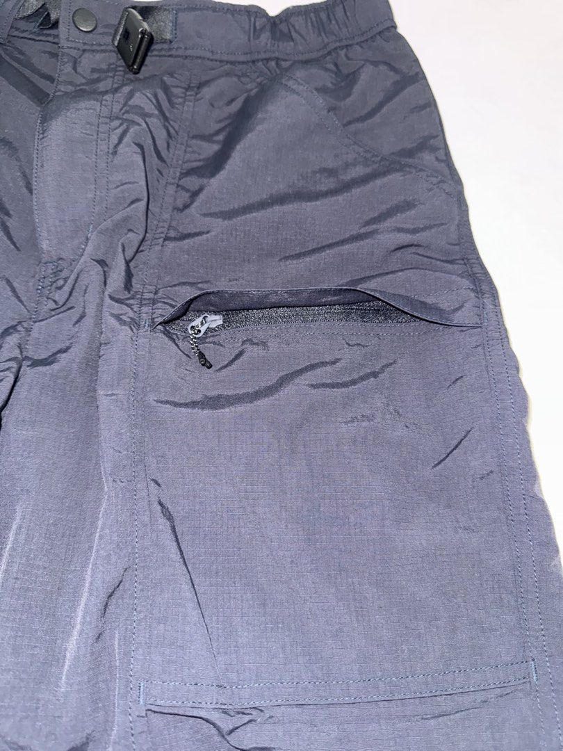 Navy Blue Uniqlo Shorts (Category: Shorts) located in Daet. Submitted by sbcookieee (Listing ID 1470507052, Image 2). Description: Waistline: 68-76 cm.