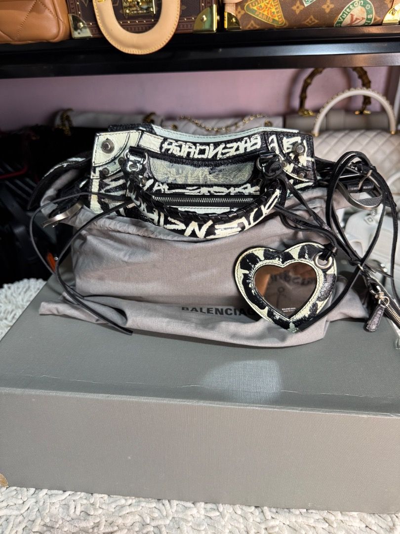 Neo Cagole XS Graffiti (Category: Luxury Bags & Wallets) located in Baguio. Submitted by mysticrabbit.4162d2 (Listing ID 1470525094, Image 2). Description: ♠️ excellent condition ♠️ box has a small tear that just needs to be taped. ♠️ 𝚌𝚘𝚖𝚎𝚜 𝚠/ 𝚒𝚝𝚜 𝚘𝚠𝚗 𝚋𝚘𝚡, 𝚍𝚞𝚜𝚝𝚋𝚊𝚐, 𝚌𝚊𝚛𝚎𝚌𝚊𝚛𝚍, 𝚖𝚒𝚛𝚛𝚘𝚛 𝚌𝚑𝚊𝚛𝚖 & 𝚖𝚒𝚗𝚒 𝚙𝚘𝚞𝚌𝚑 𝚏𝚘𝚛 𝚞𝚛 𝚌𝚊𝚛𝚍, 𝚌𝚊𝚜𝚑 ♠️selected from Japan ♠️Authenticity NOT Guaranteed- I‘m not profes