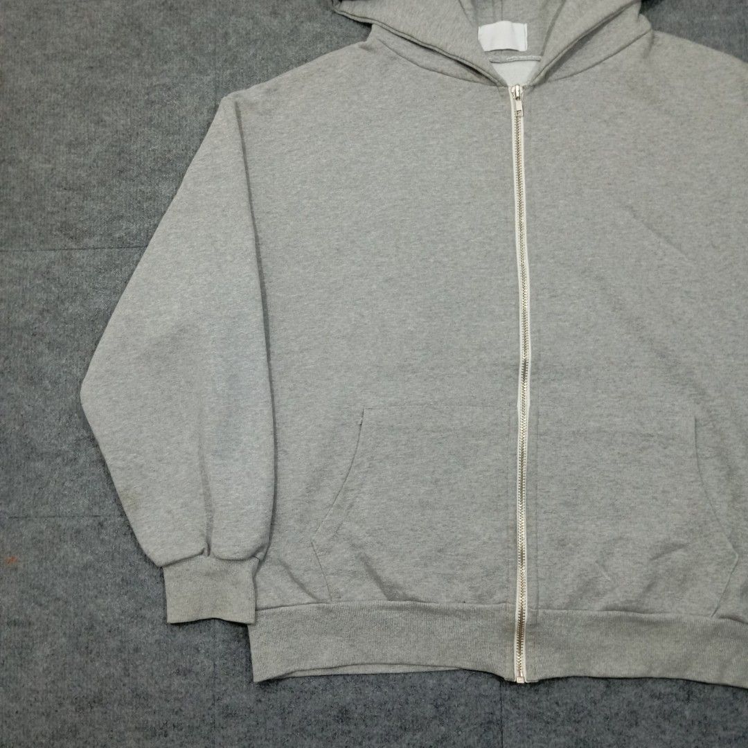 Never Be The Same Full Zip Hoodie (Category: Coats, Jackets and Outerwear) located in Taguig. Submitted by sito. (Listing ID 1470393746, Image 2). Description: For sale! 📣 Never Be The Same Full Zip Hoodie Specs and measurements: • Size XL • Length 27 inches • Width 26 inches Condition Details: • Excellent Condition • No issue • Color rate: 10/10 • Overall Condition: 10/10 Price: ~ ₱340 Transaction Details: Location: Upper Bicutan, Taguig City, 
