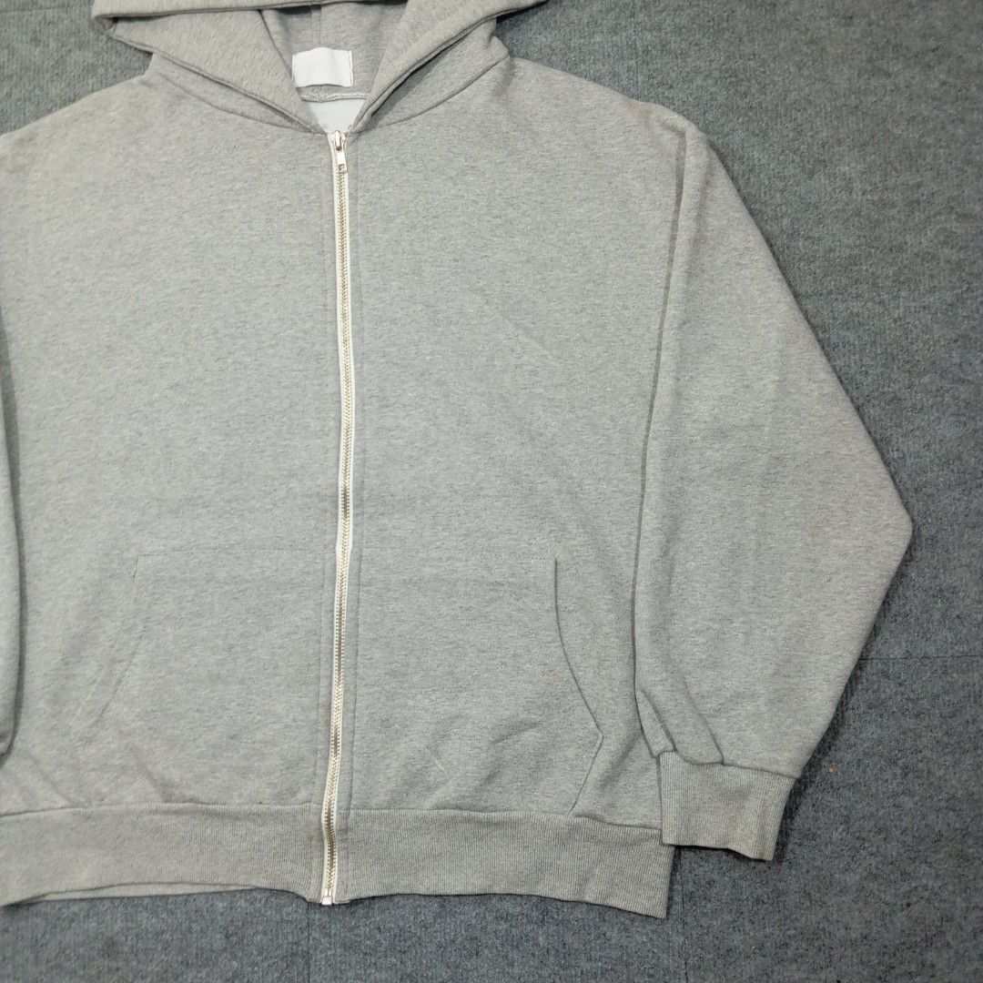 Never Be The Same Full Zip Hoodie (Category: Coats, Jackets and Outerwear) located in Taguig. Submitted by sito. (Listing ID 1470393746, Image 3). Description: For sale! 📣 Never Be The Same Full Zip Hoodie Specs and measurements: • Size XL • Length 27 inches • Width 26 inches Condition Details: • Excellent Condition • No issue • Color rate: 10/10 • Overall Condition: 10/10 Price: ~ ₱340 Transaction Details: Location: Upper Bicutan, Taguig City, 
