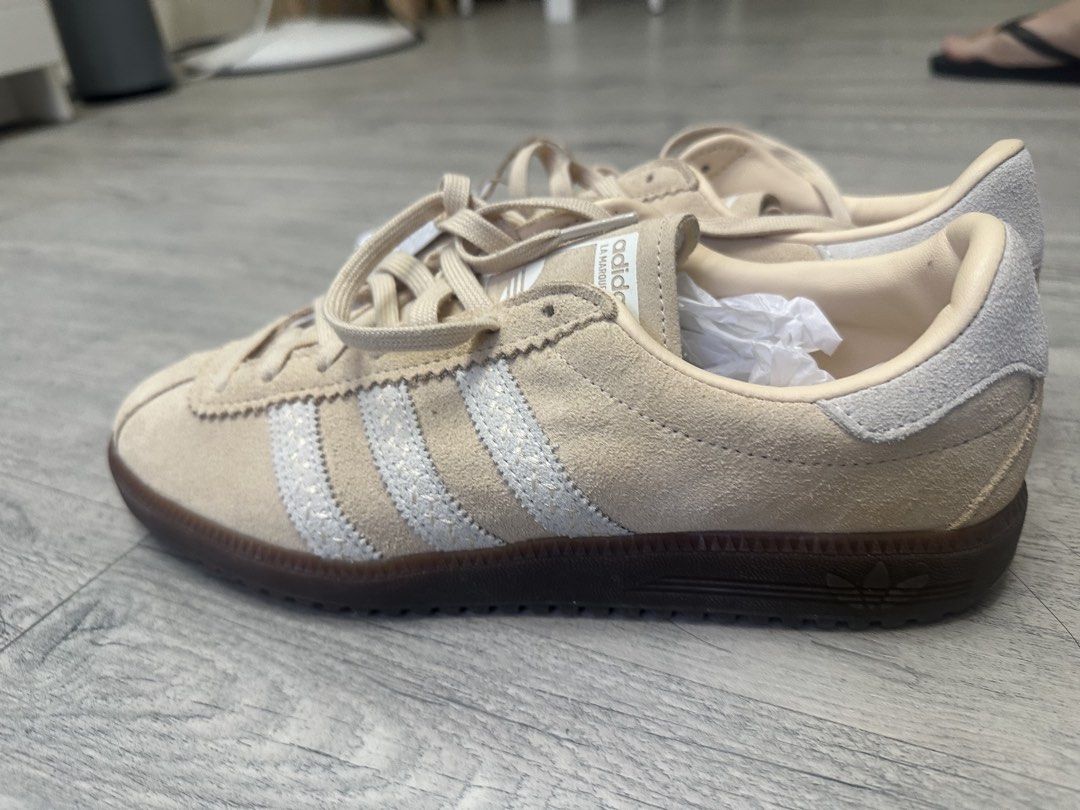 New adidas shoes (Category: Sneakers) located in Manila. Submitted by santoseur84562 (Listing ID 1470349419, Image 3). Description: .