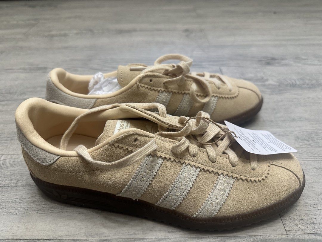 New adidas shoes (Category: Sneakers) located in Manila. Submitted by santoseur84562 (Listing ID 1470349419, Image 1). Description: .