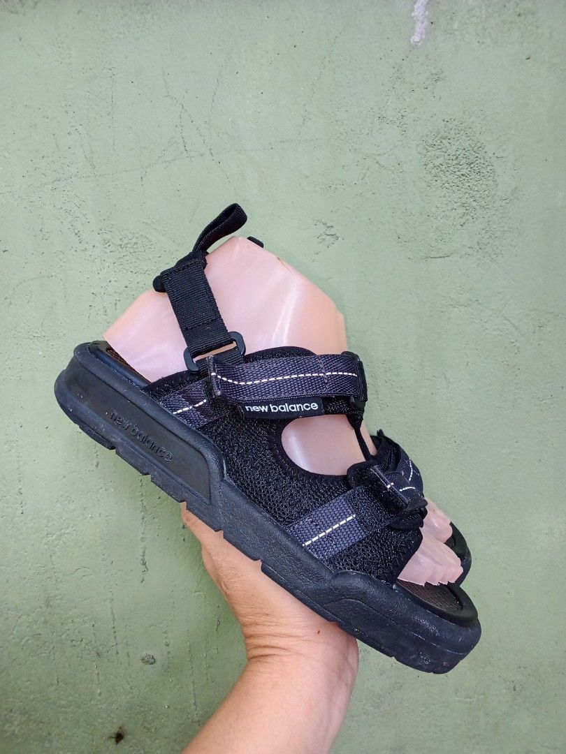 New balance (Category: Flats & Sandals) located in General Santos City (Dadiangas). Submitted by ukayonlineshoppe (Listing ID 1470475157, Image 3). Description: 23.5cm. detachable strap 📌 excellent condition original.