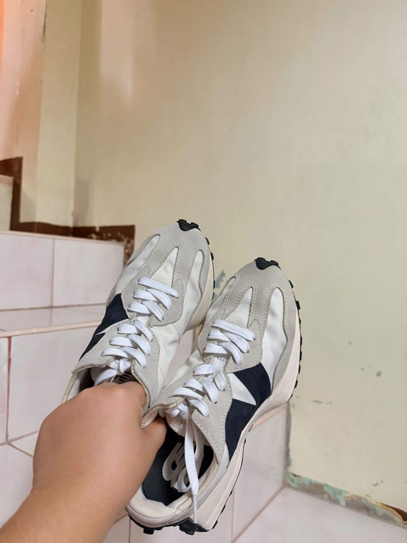 New Balance 327 White Black (Category: Sneakers) located in Manila. Submitted by diannenjs (Listing ID 1470513895, Image 2). Description: - Brand: New Balance 327 - Colorway: White and Black - Size: US Men 6 / US Women 7.5 - Material: Suede and nylon upper with studded rubber outsole - Condition: Clean, worn only a couple of times - Perfect everyday rotation pair.
