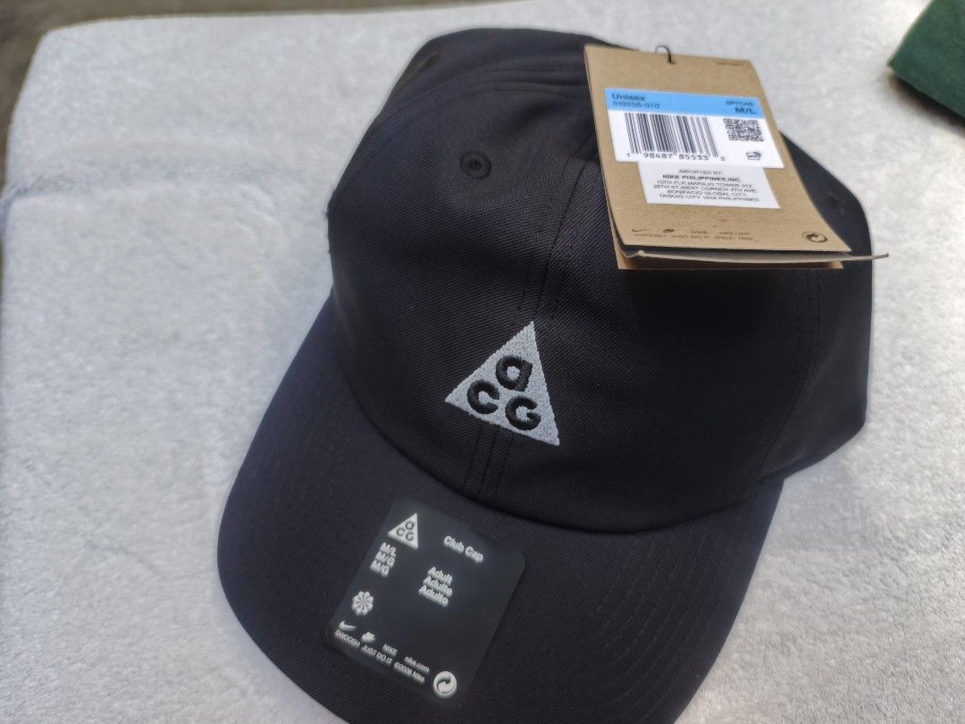 New Balance 6 Panel Classic Hat & Nike ACG Club Cap Bundle (Category: Caps & Hats) located in Manila. Submitted by kiraaaaaaaaaaa (Listing ID 1470368554, Image 3). Description: - Items: 2 brand new caps (Green New Balance 6 Panel Classic Hat & Dark Grey Nike ACG Club Cap) - Condition: Brand new with original store tags attached, never worn, fresh from storage - Size & Features: - New Balance: OSZ - Nike ACG: M/L, features Repel technology and Mov